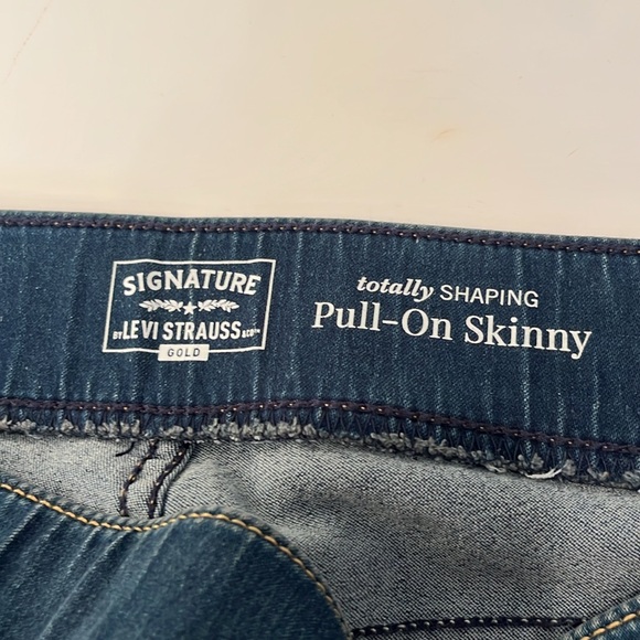 Levi Strauss signature pull-on skinny pants, size 12M. - Picture 6 of 6